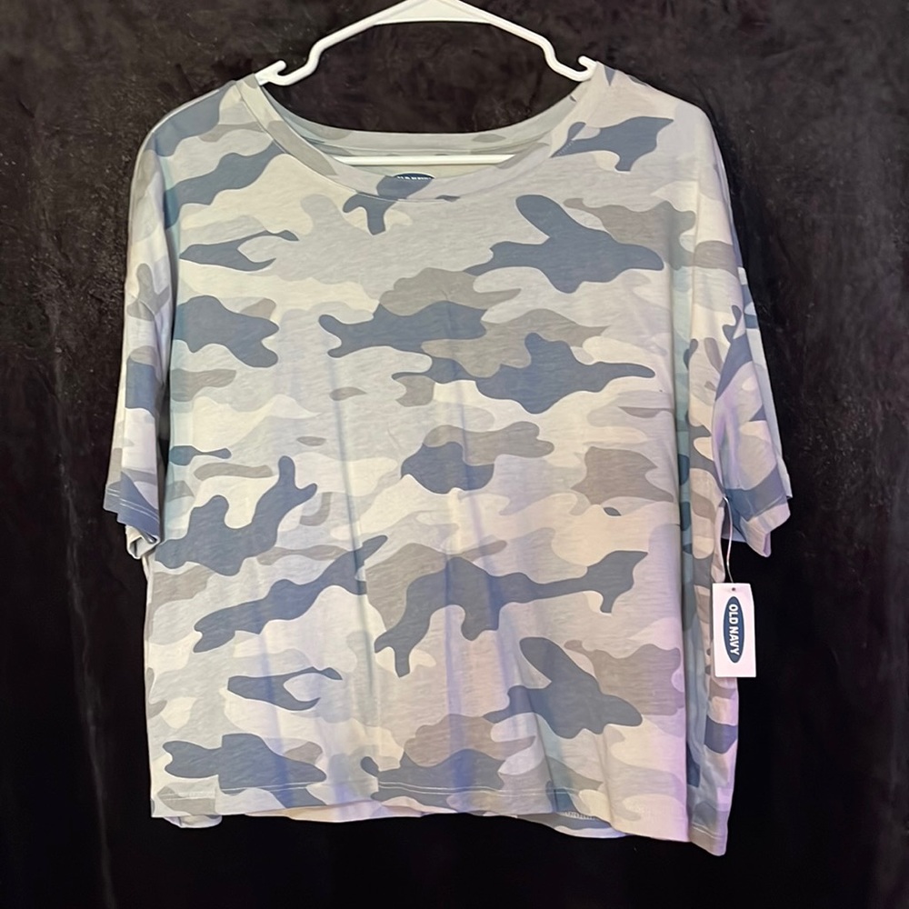 old navy cropped t-shirt